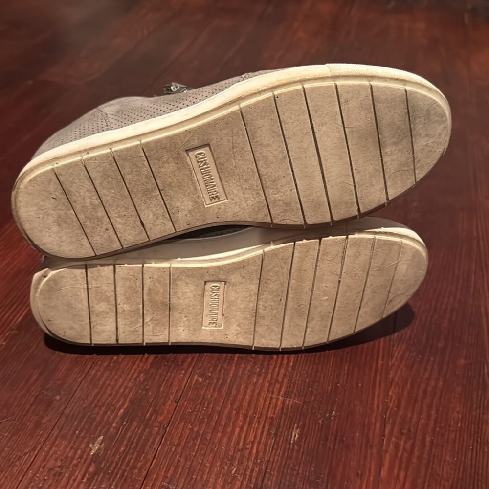 Cushionaire High Top Sneakers - Picture 6 of 6